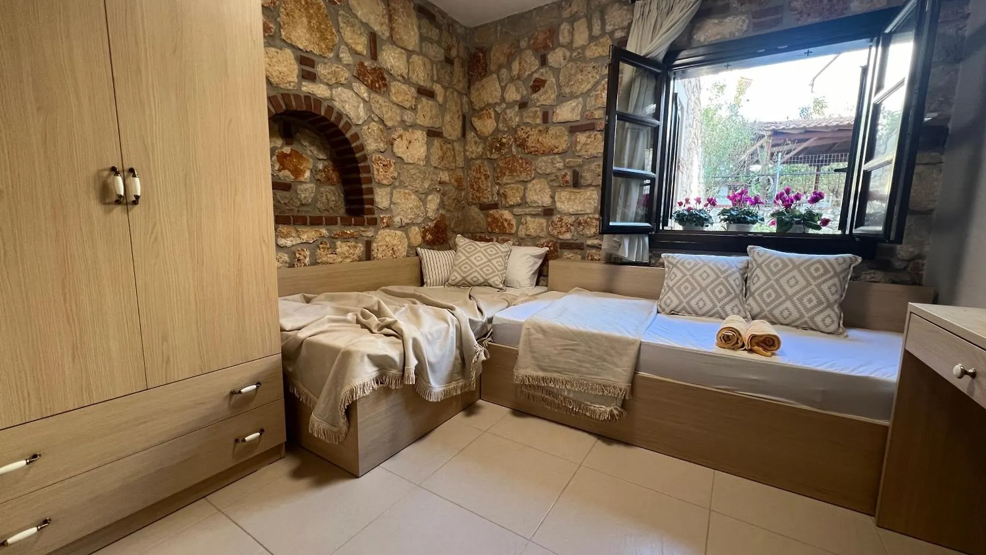 Boutique Stone House Guest House Psakoudia Country house